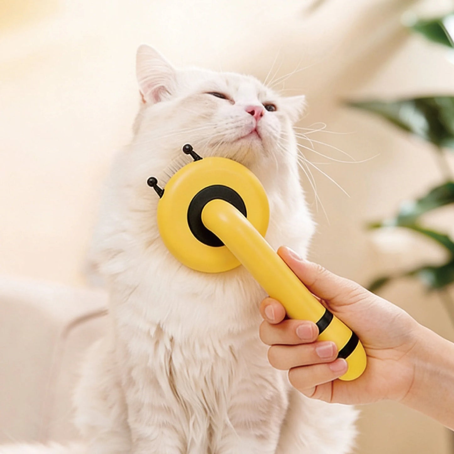 Bee Shaped Silicone Tip Hair Removal Comb For Dogs Ergonomic Handle